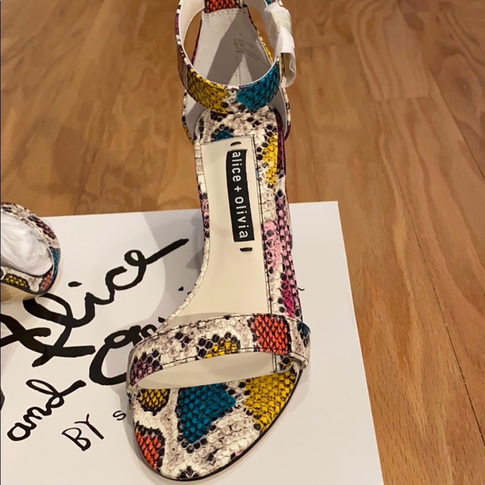 Alice + Olivia Lillian Snake skin embossed sandals - Picture 3 of 9